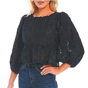 WOMEN'S CALLIE PUFF-SLEEVE APPLIQUÉ TOP IN Black- XS
